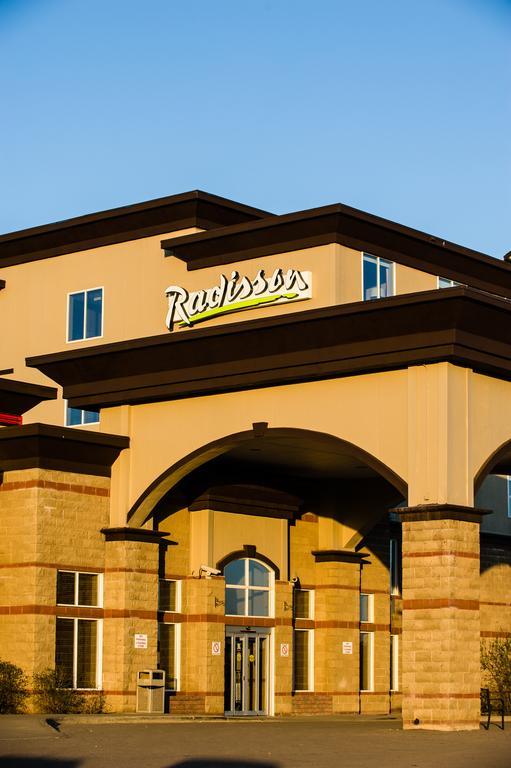 Radisson Hotel & Suites Fort Mcmurray Exterior photo