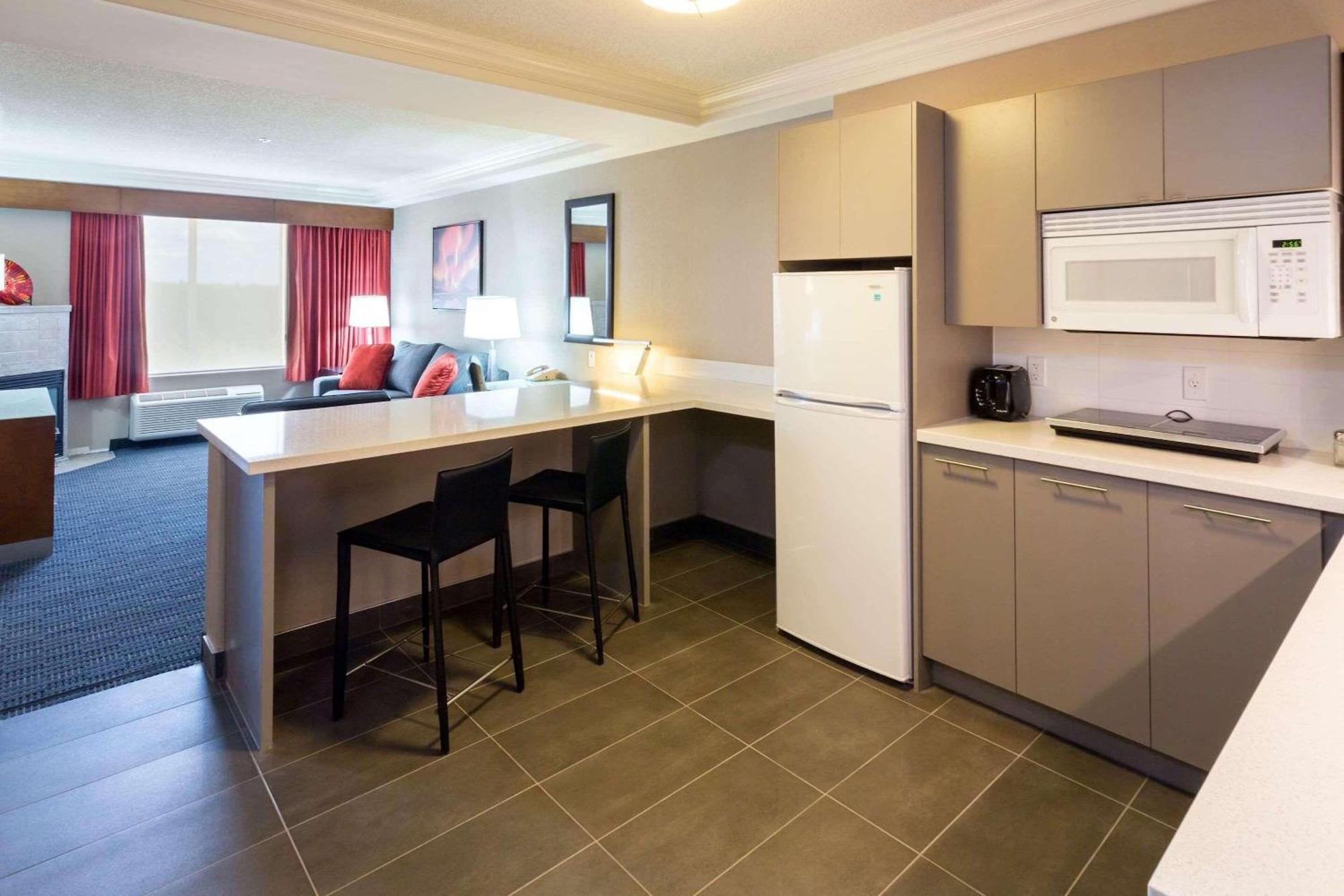 Radisson Hotel & Suites Fort Mcmurray Exterior photo