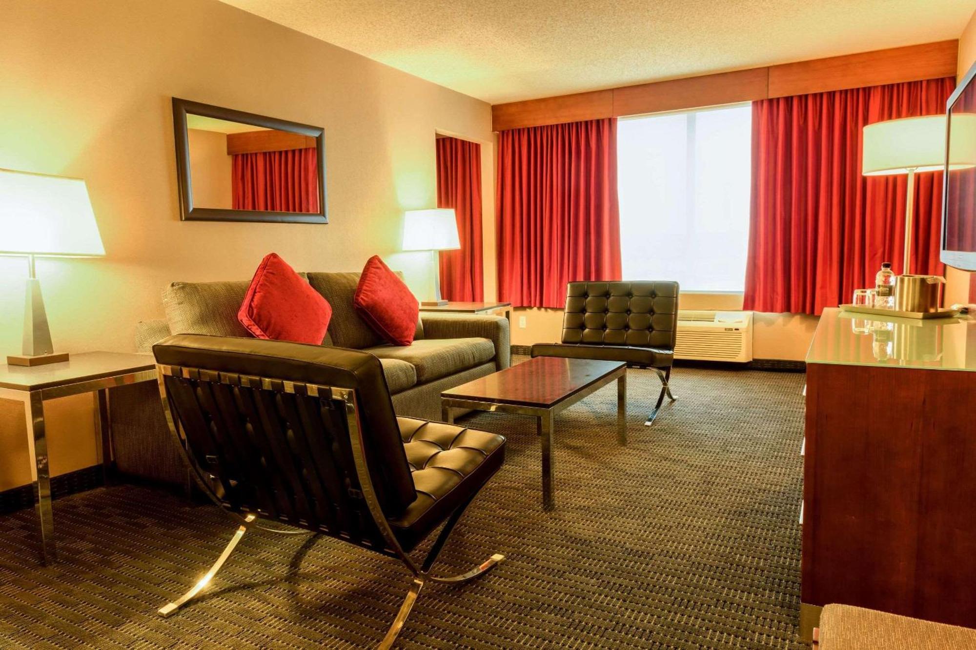 Radisson Hotel & Suites Fort Mcmurray Exterior photo