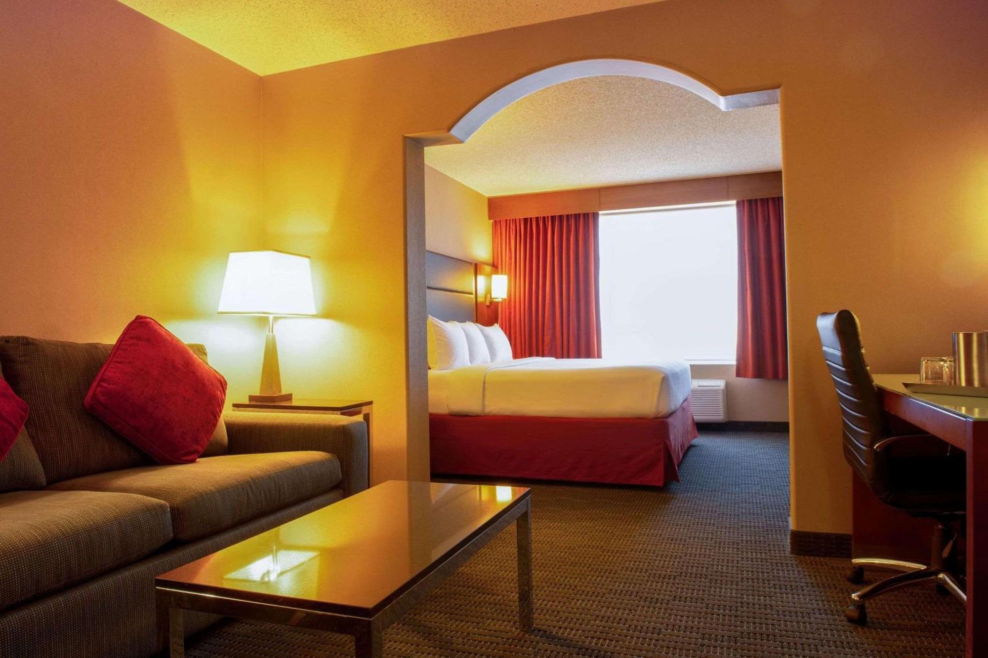 Radisson Hotel & Suites Fort Mcmurray Exterior photo