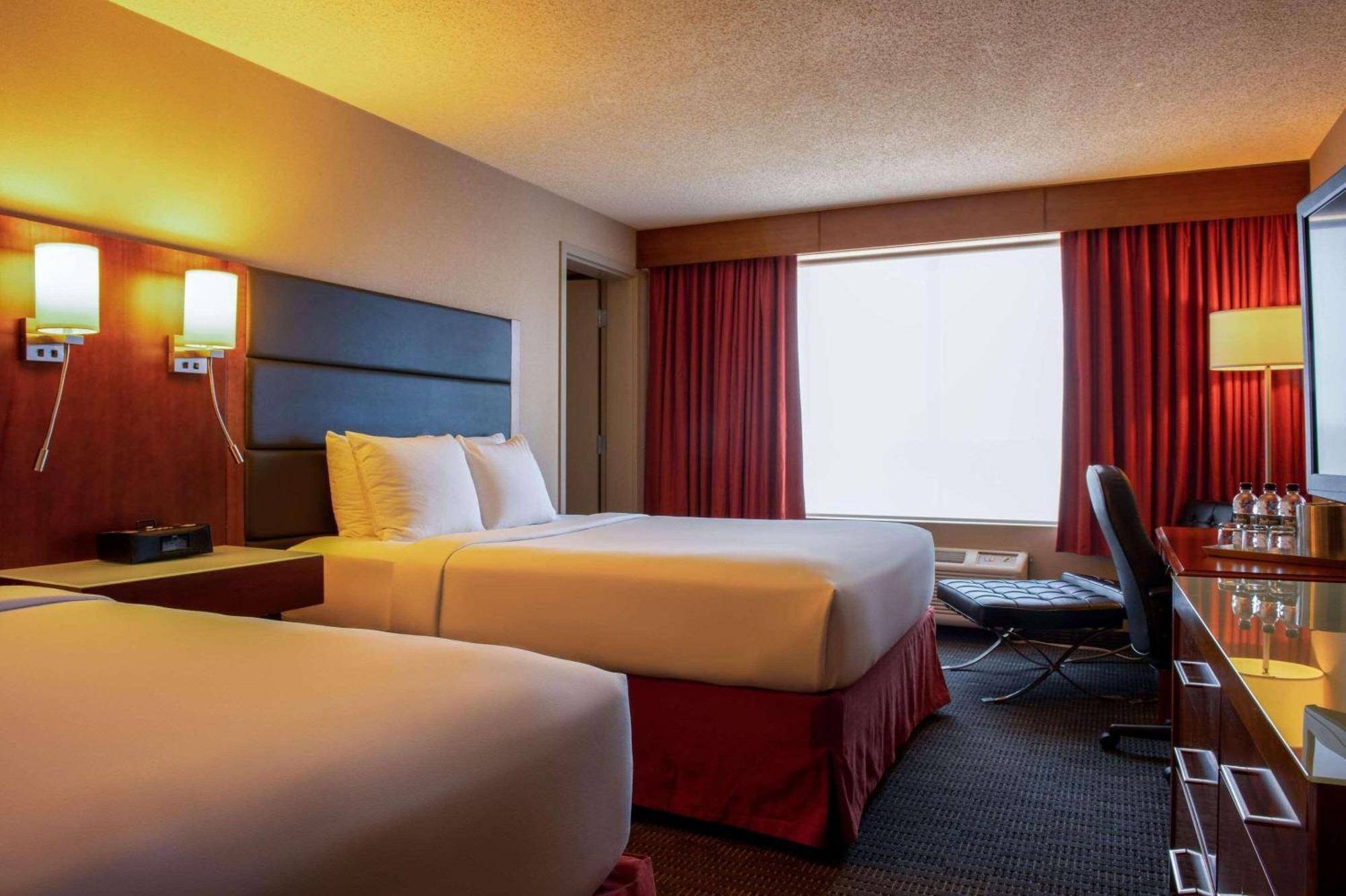 Radisson Hotel & Suites Fort Mcmurray Exterior photo