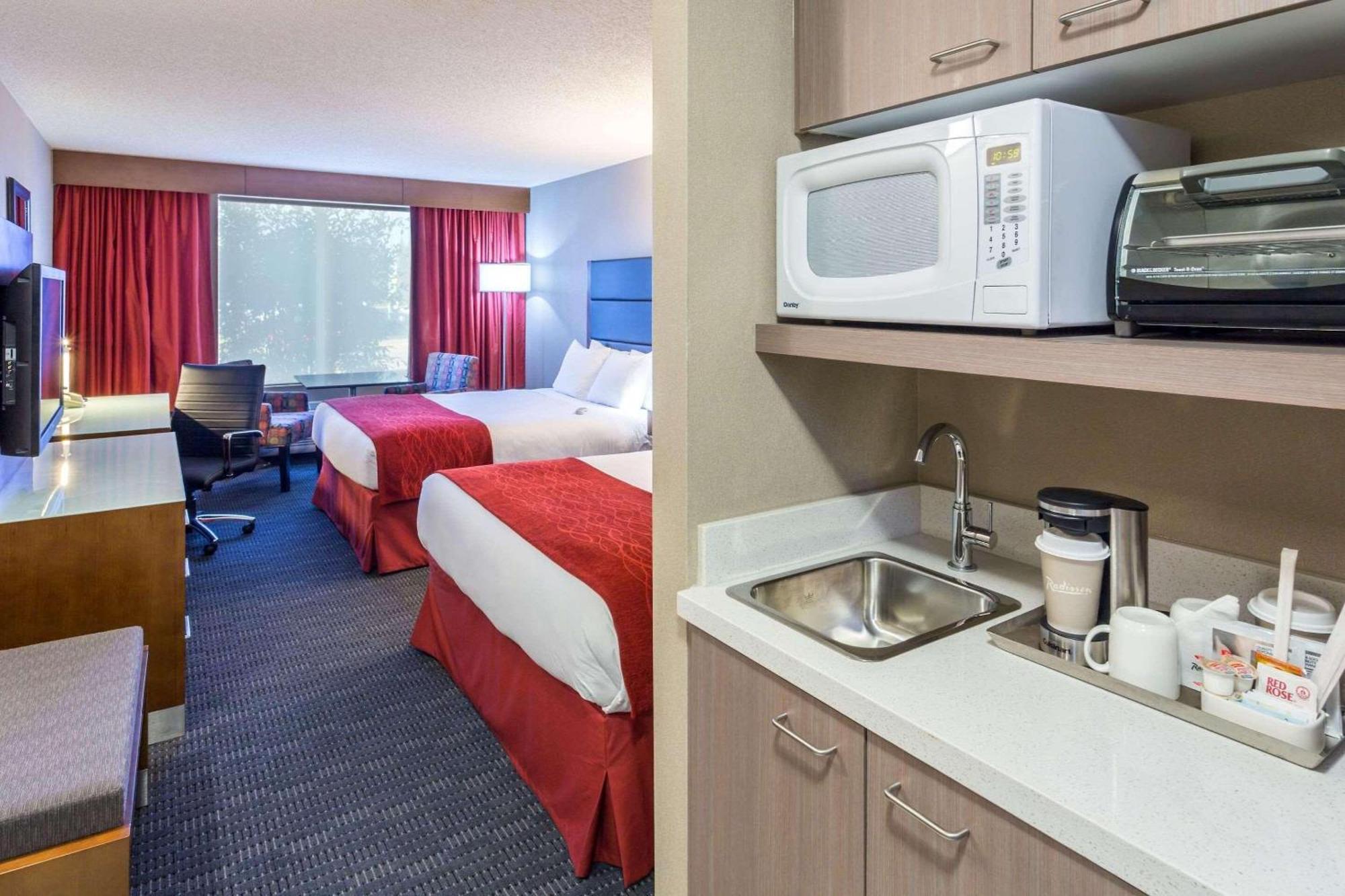 Radisson Hotel & Suites Fort Mcmurray Exterior photo
