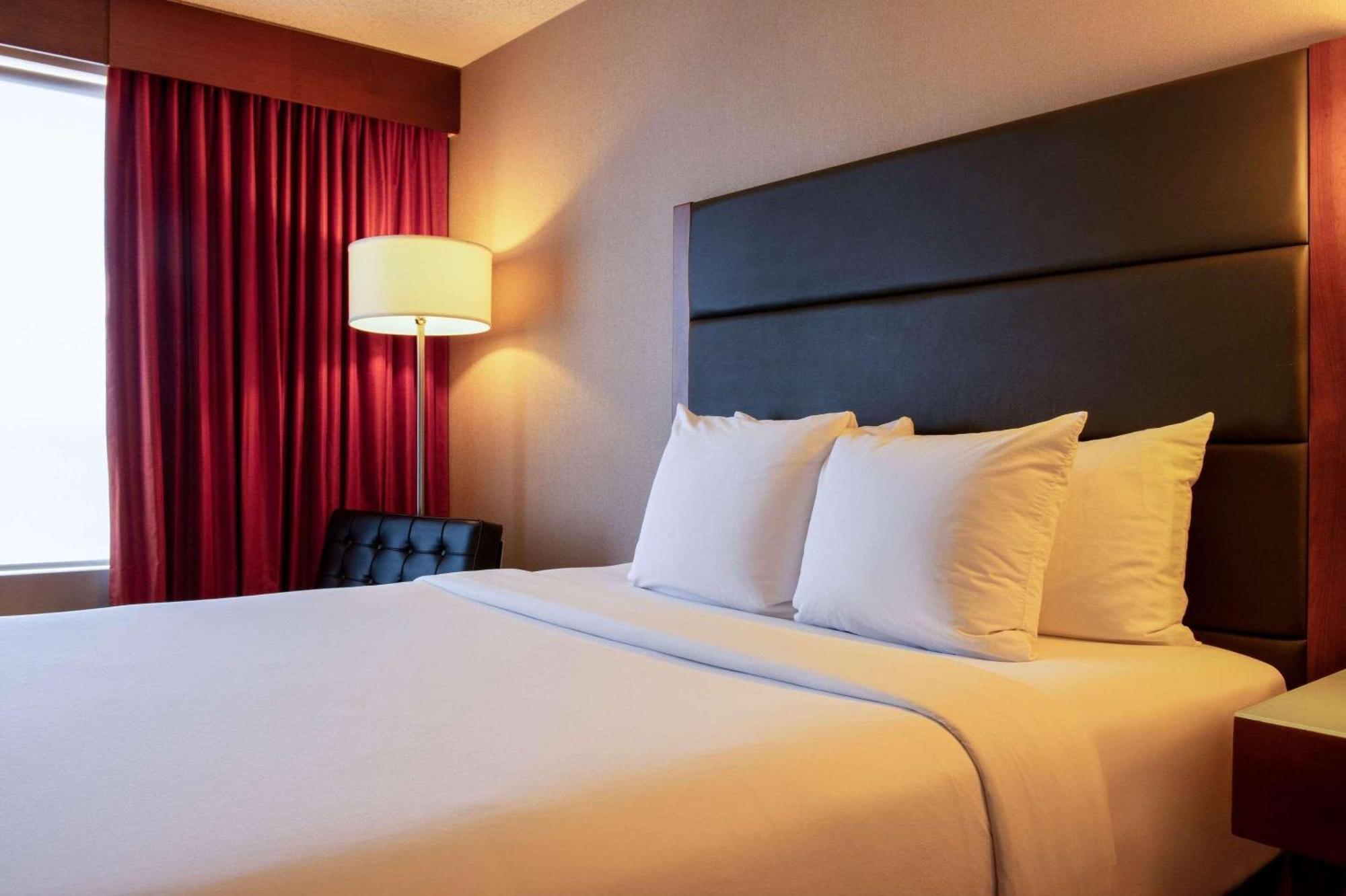 Radisson Hotel & Suites Fort Mcmurray Exterior photo