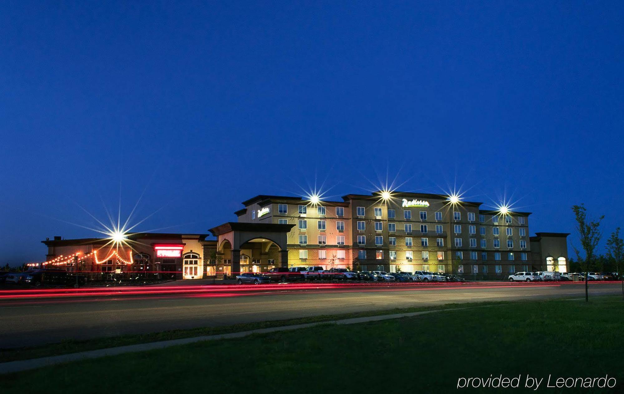 Radisson Hotel & Suites Fort Mcmurray Exterior photo