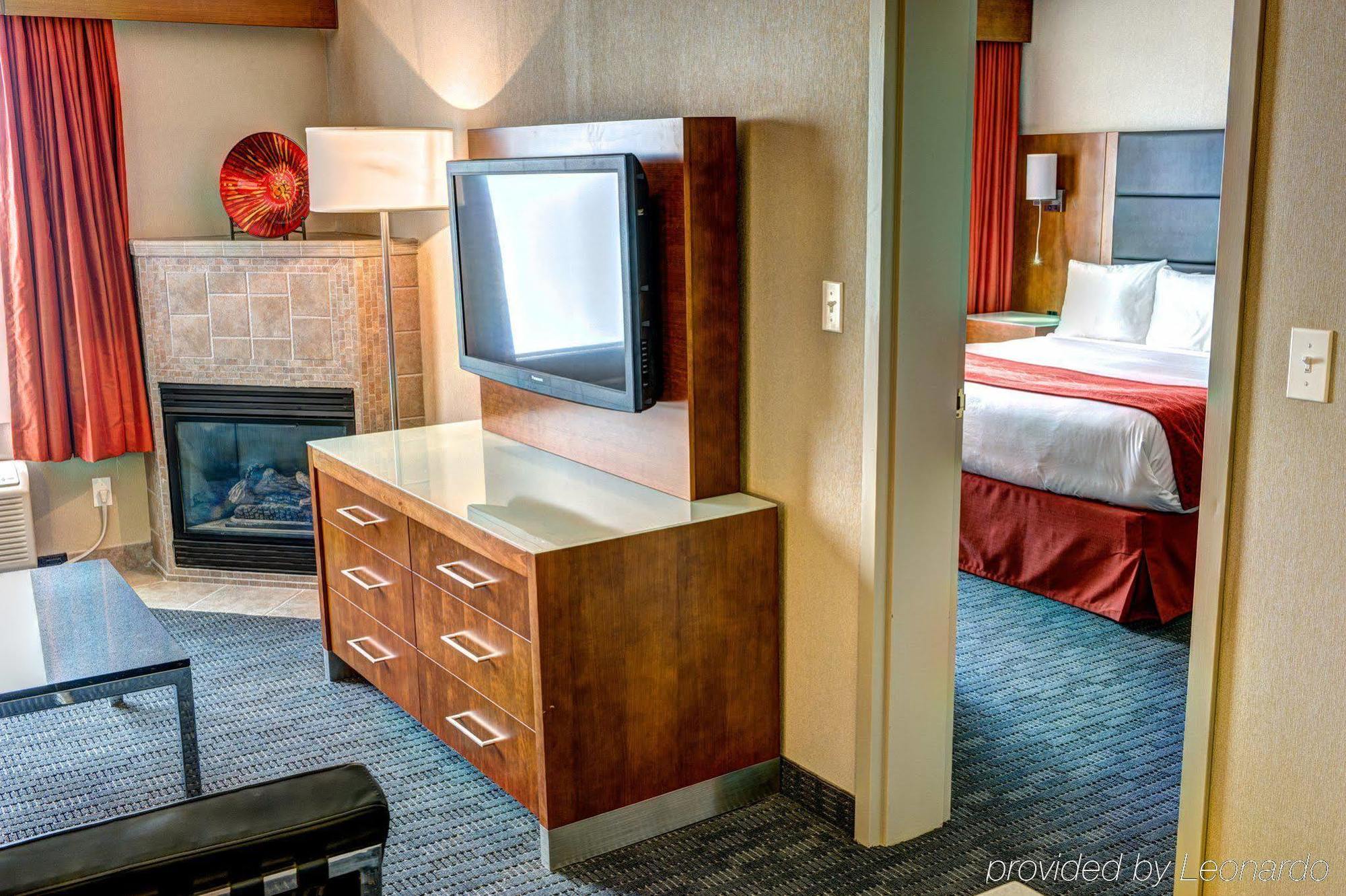 Radisson Hotel & Suites Fort Mcmurray Exterior photo
